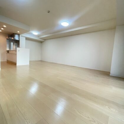 20帖超のLDK（リフォーム前の画像になります） (居間)